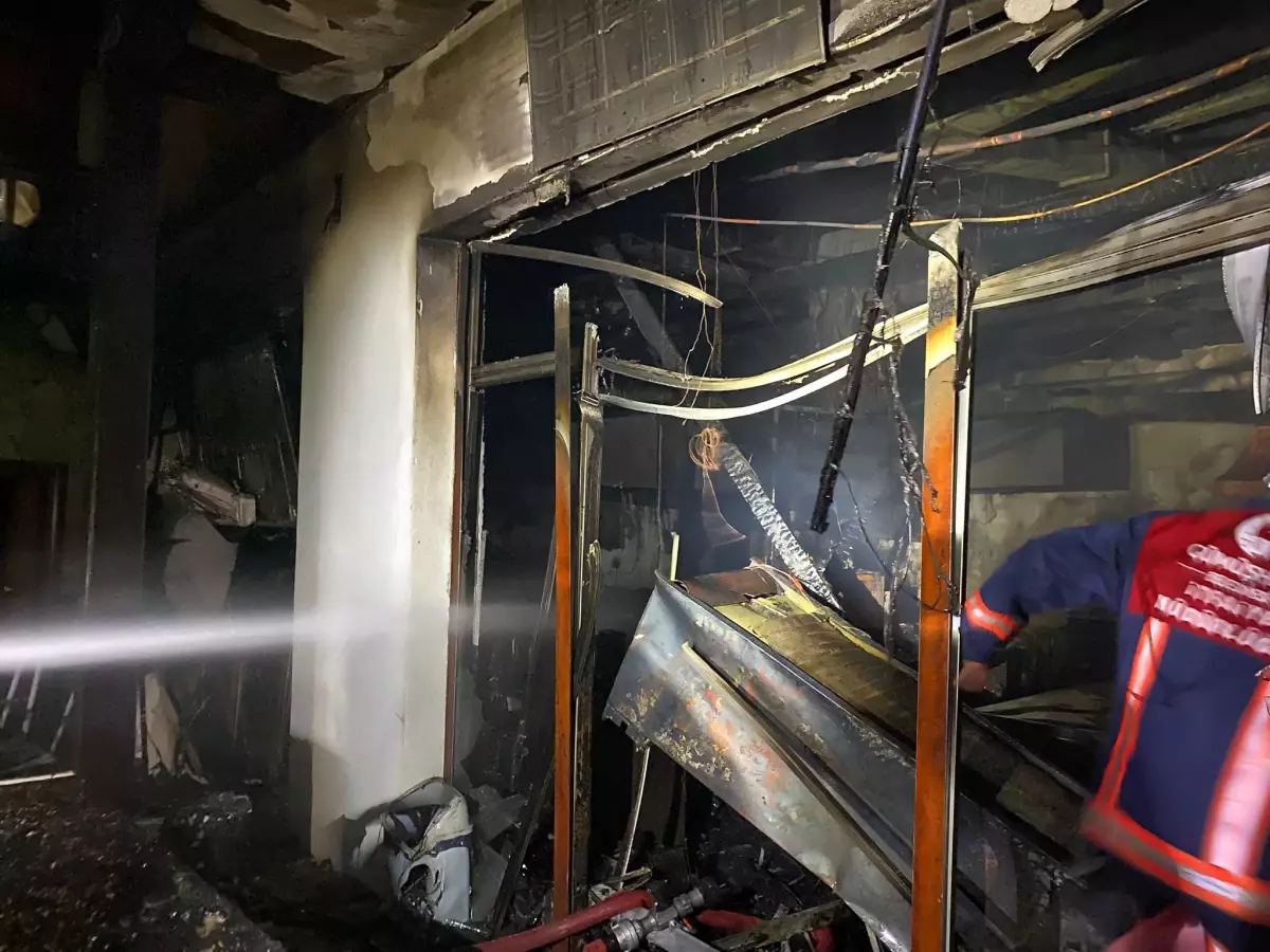 gumushanede otel yangini kontrol altina alindi ZJjLMwhm