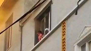 bursada yangin panigi anneanne once torununu sonra kendisini asagi atti BrhmGtyl