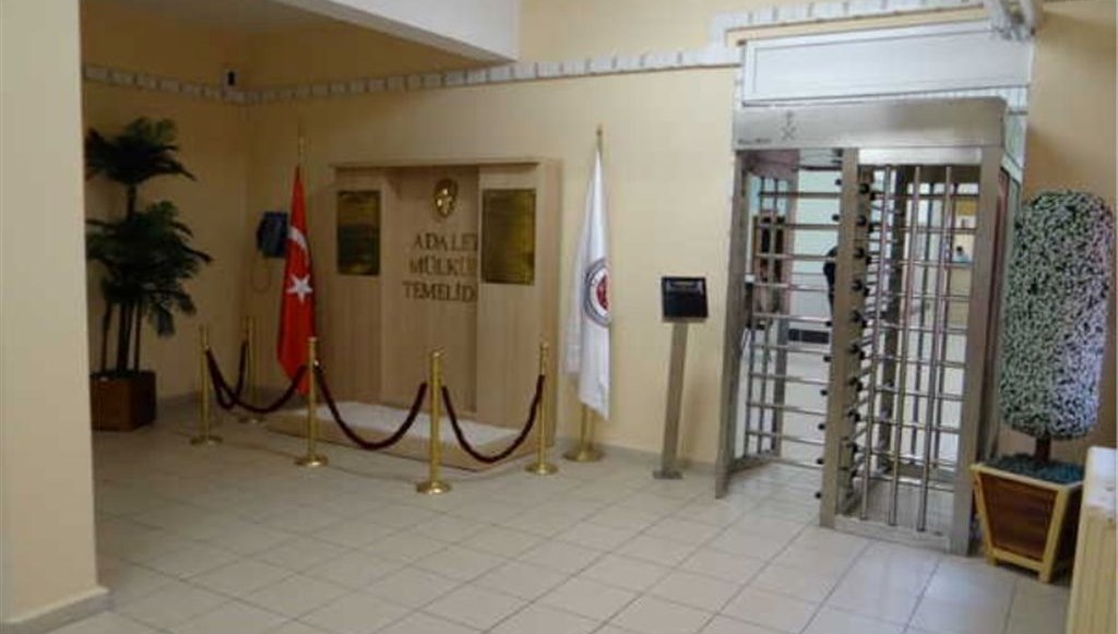 Cezaevindeki açık görüşte babası tarafından dövülen çocuktan haber var cezaevindeki acik gorustebabasi tarafindan dovulen cocuktan haber var a6l6NKs3.jpg