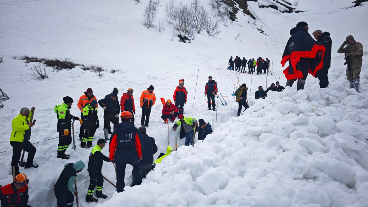 cig-altinda-kalan-coban-icin-4-ay-sonra-yeniden-baslayan-arama-umutlu-bekleyis-suruyor-5mNm2TMb