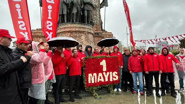 1 Mayıs İstanbul’da Kutlandı: DİSK, Taksim Anıtı’na Çelenk Bıraktı ve Mücadele Çağrısı Yaptı**