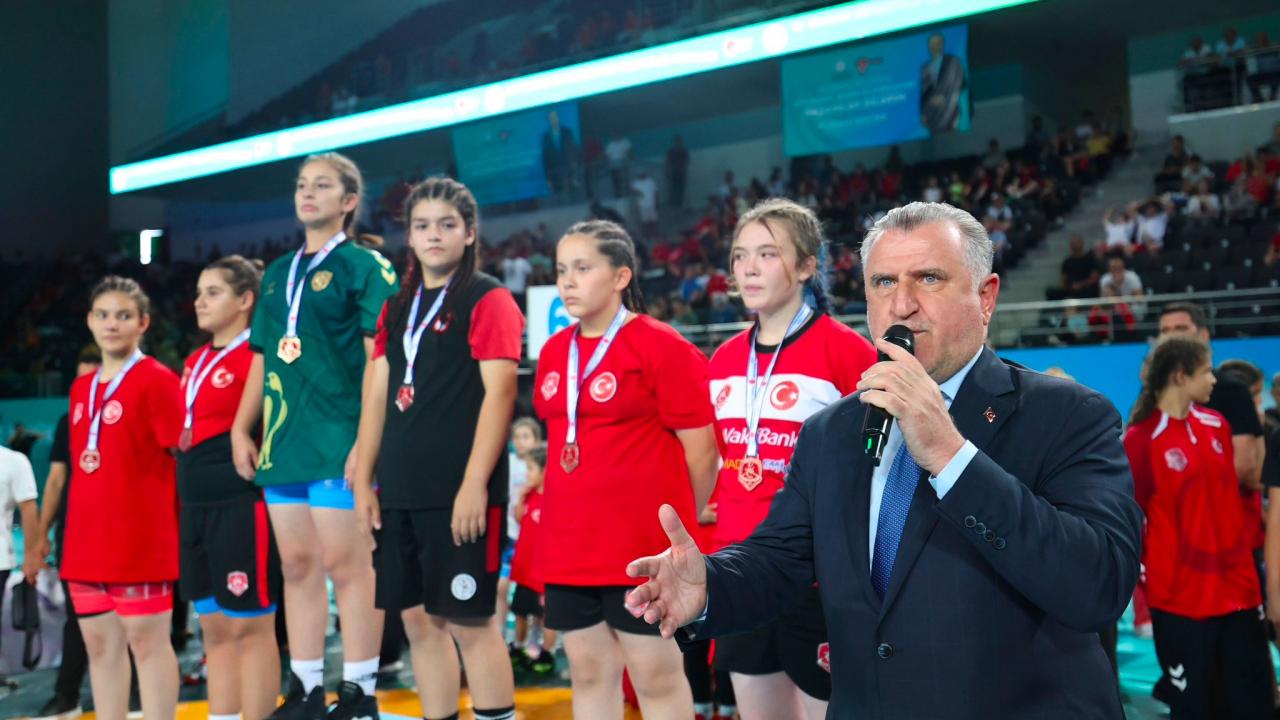 Bakan baktan baskan erdogana tesekkur E1AMY2x9