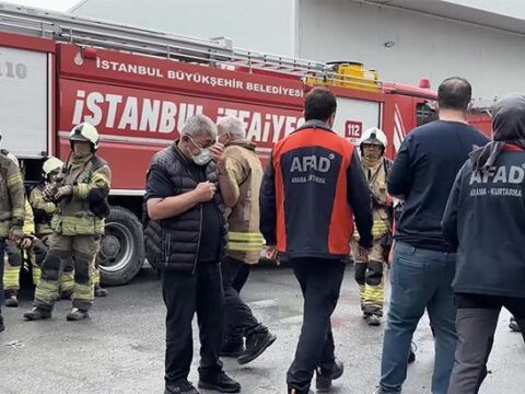 Eyupsultanda fabrikada kimyasal tepkime calisanlar tahliye edildi diwZEtOw